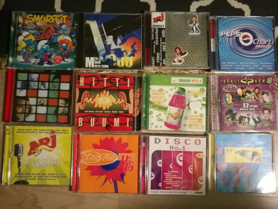 CD levyja 12 kpl kokoelma levyjä 1997-2002 välillä