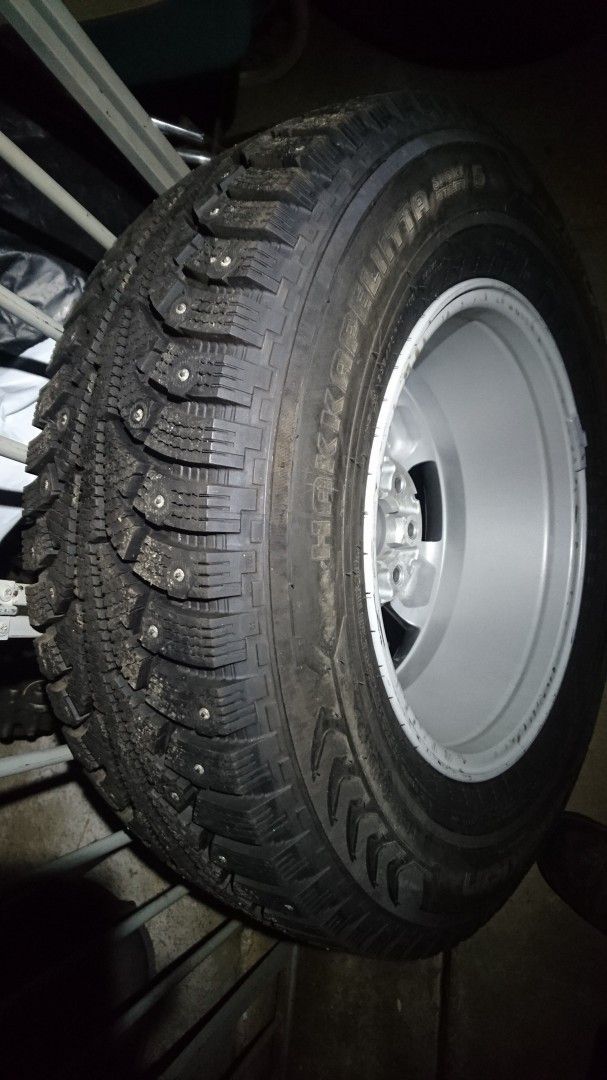 1kpl 235/70r16 Nokian hakkapeliitta suv5