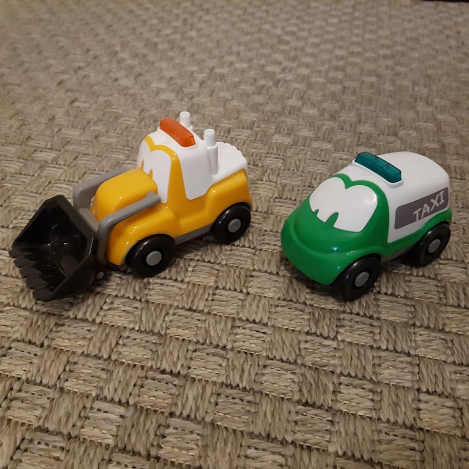 Toyrusista autot taksi ja traktori