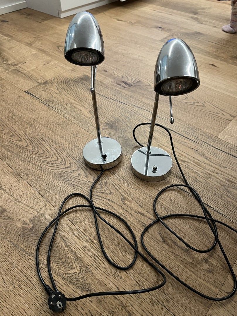 Yöpöydän- tai työpöydän lamput