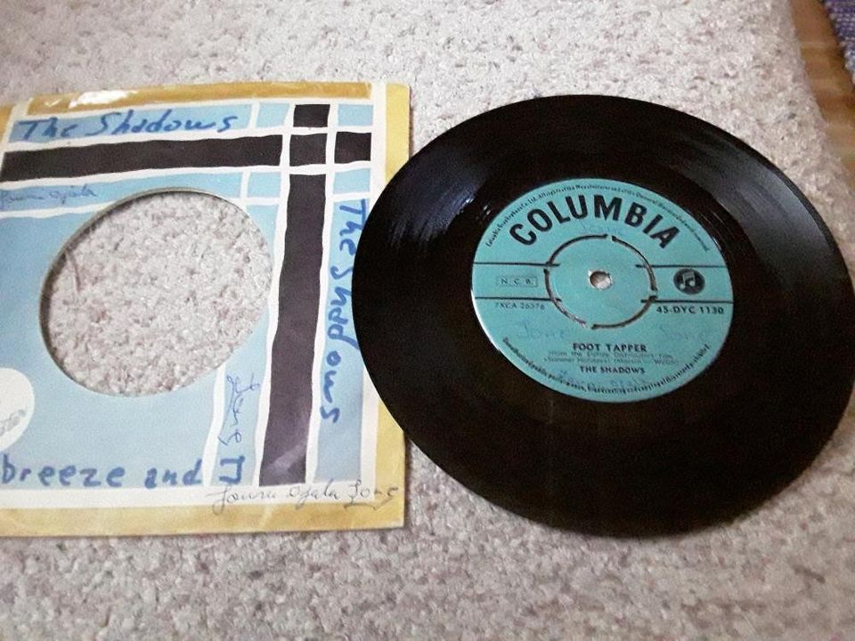 The Shadows 7" Foot tapper / The breeze and I