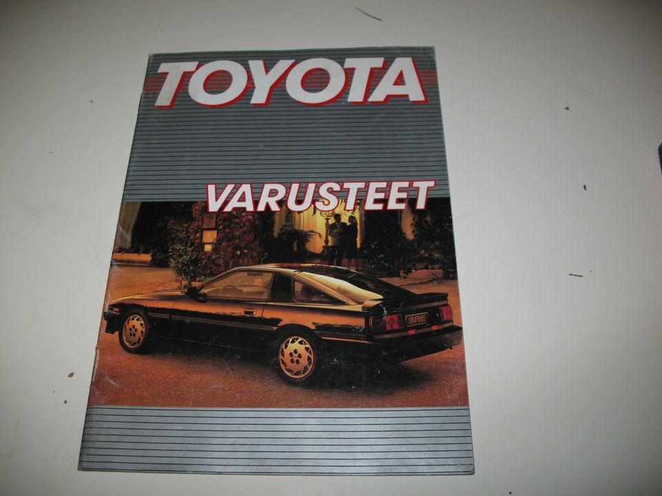 TOYOTA-Varusteet (kirjanen painettu.1986)