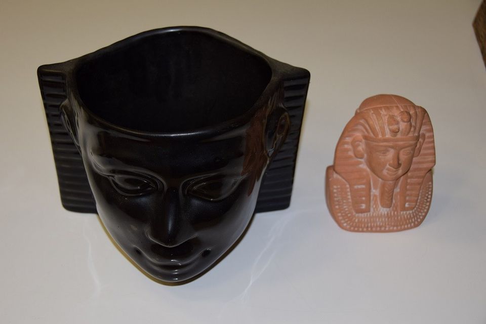 Tutankhamon figuuri ja paperipaino