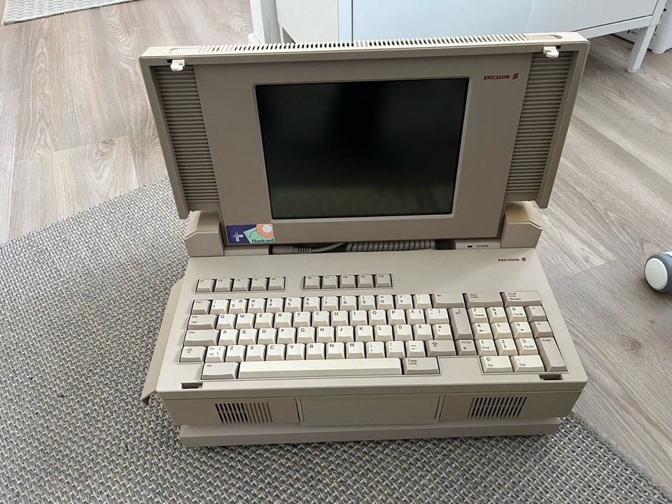 Ericsson kannettava tietokone vuodelta 1986