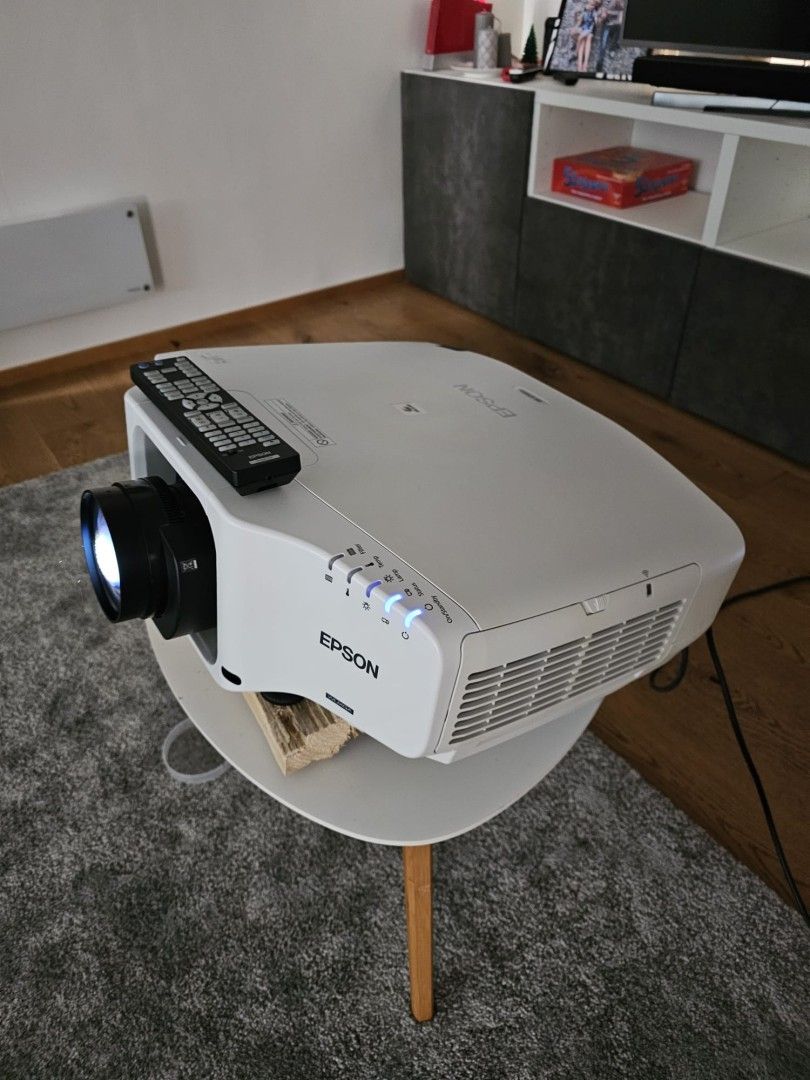 Epson EB-G7900U projektori