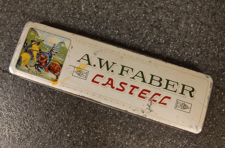 A. W. Faber "Castell" -peltinen kynäkotelo