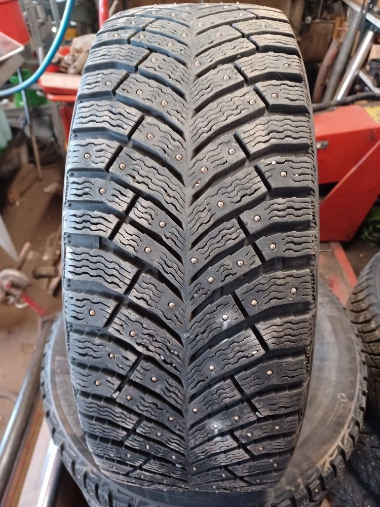 205/60R16 Michelin X-ice North 4 käytetyt