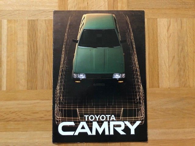 Esite Toyota Camry V10 vuodelta 1983