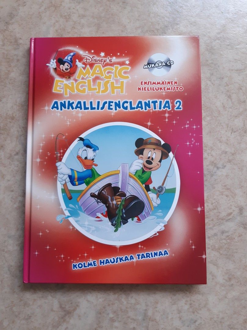 Aku Ankka aiheinen kirja ja CD englannin opiskeluu