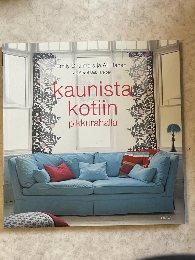 Emily Chalmers, Ali Hanan: kaunista kotiin