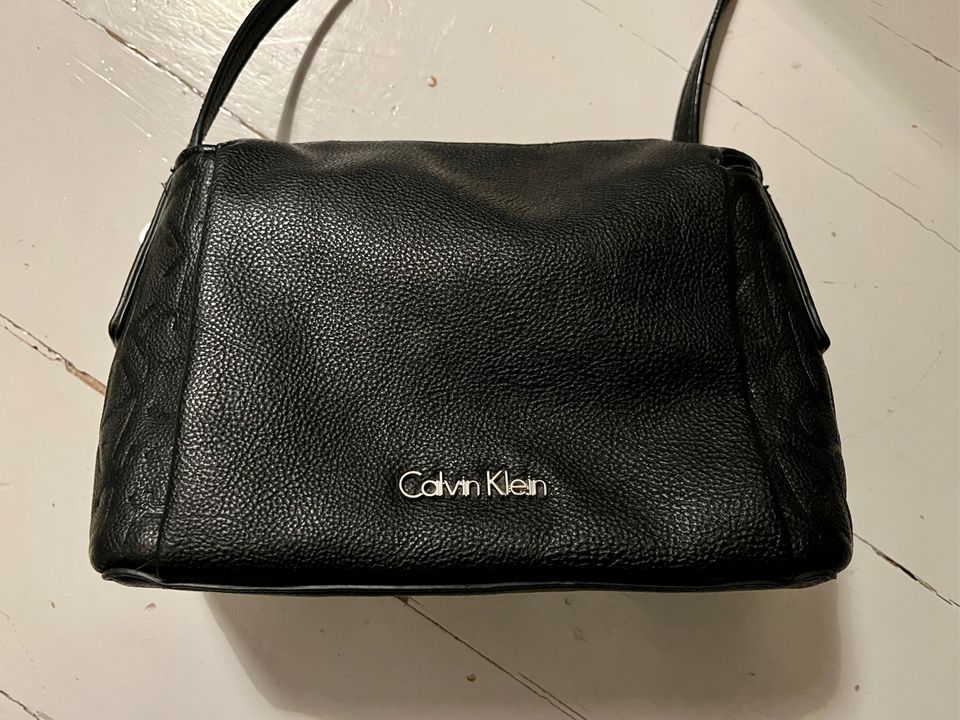 Calvin Klein käsilaukku