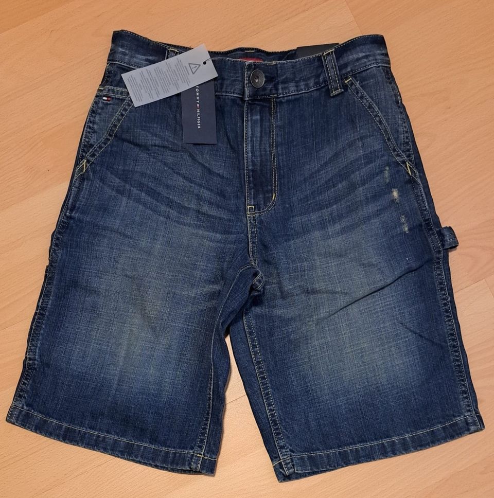 Aidot poikien Tommy Hilfiger shortsit, koko 14