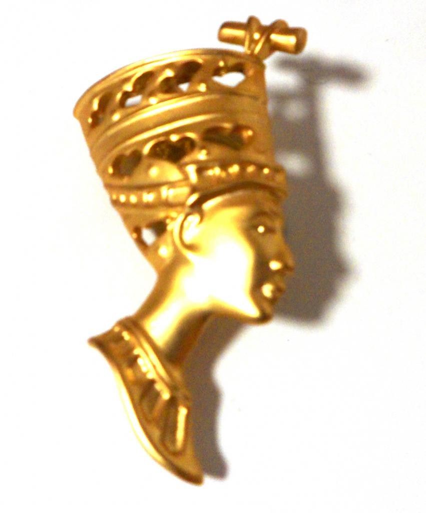 Rintakoru kullattu Nefertitin rintakuva