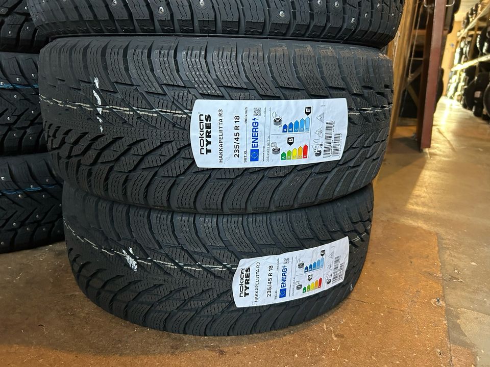 2 kpl 235/45-18 Nokian R3