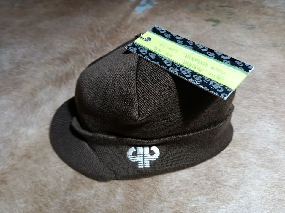 Pellepelle uusi pipo / lipallinen hattu