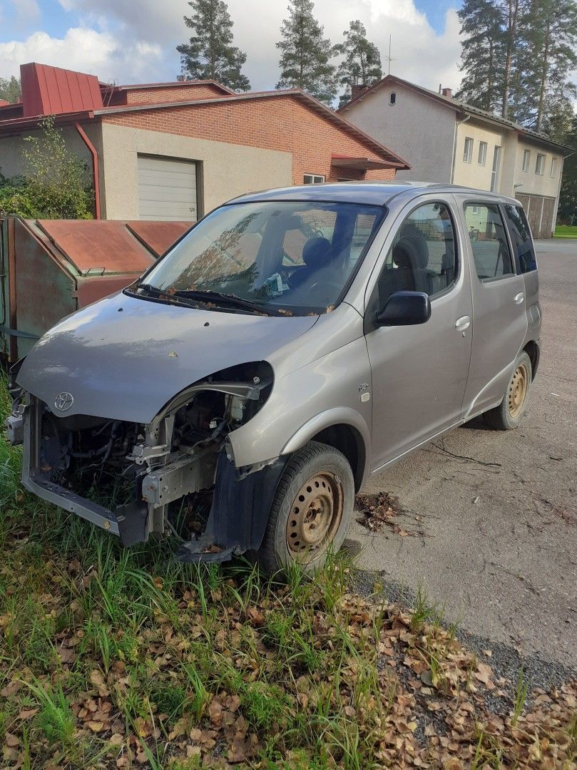 Toyota yaris verso 2004