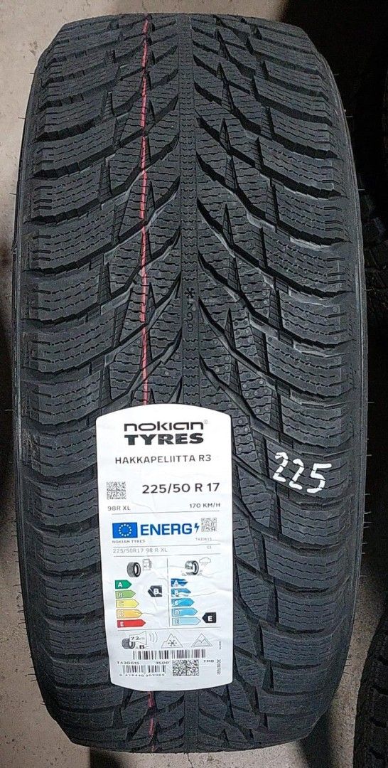 225/50R17 uudet kitkarenkaat Nokian