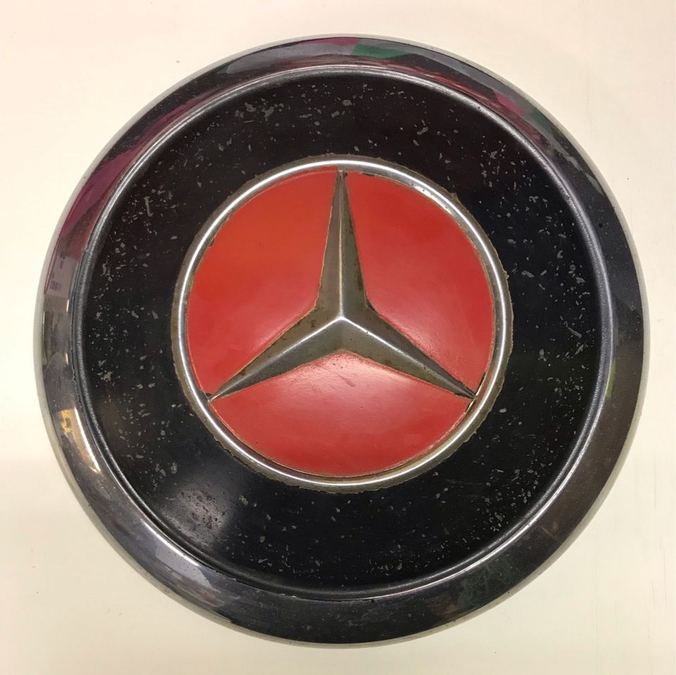 Mercedes Benz pölykapselit (pari) 60-luvulta