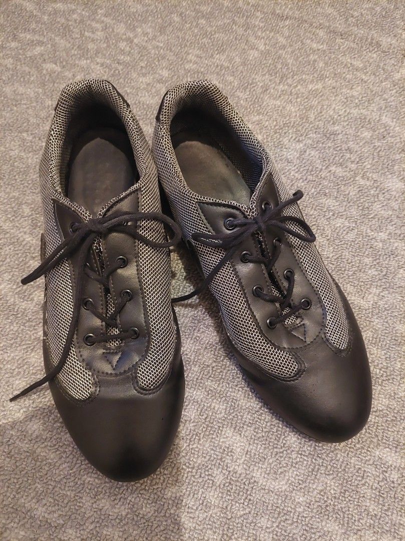 Tanssilenkkarit / -kengät