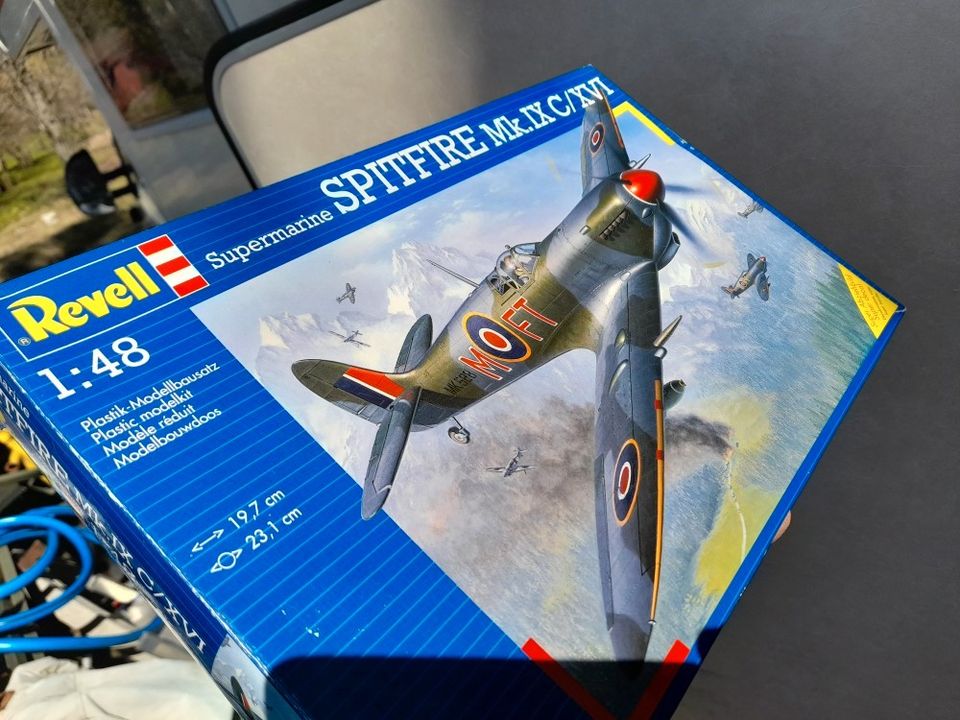 Hävittäjä Spitfire koottava