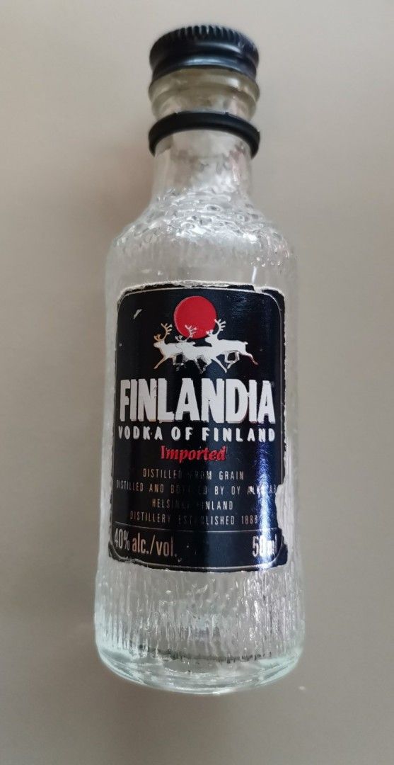 Vanha pieni Finlandia Vodka pullo 50ml