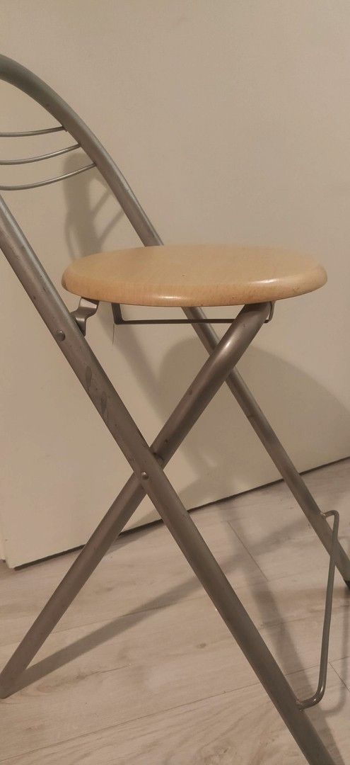 Baarituoli, korkea kokoon taitettava korkea tuoli