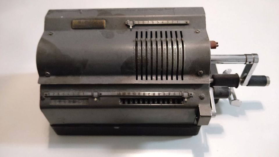 Vintage Mekaaninen laskukone Sigma, malli mod S