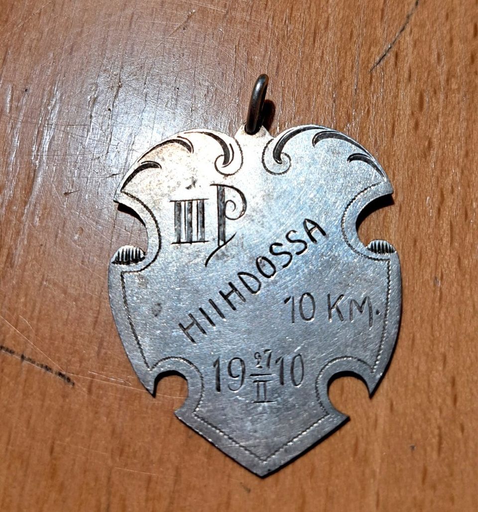 Vanha mitali v. 1910 hiihto III P