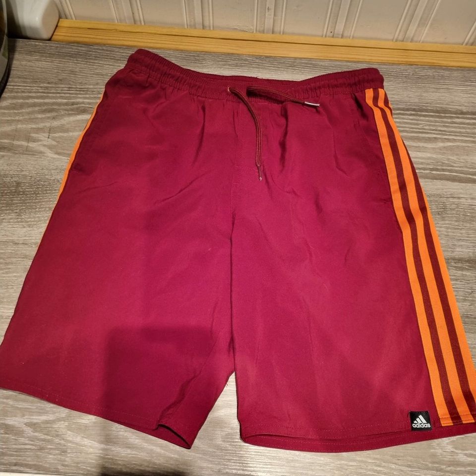 Adidas poikien uimashortsit