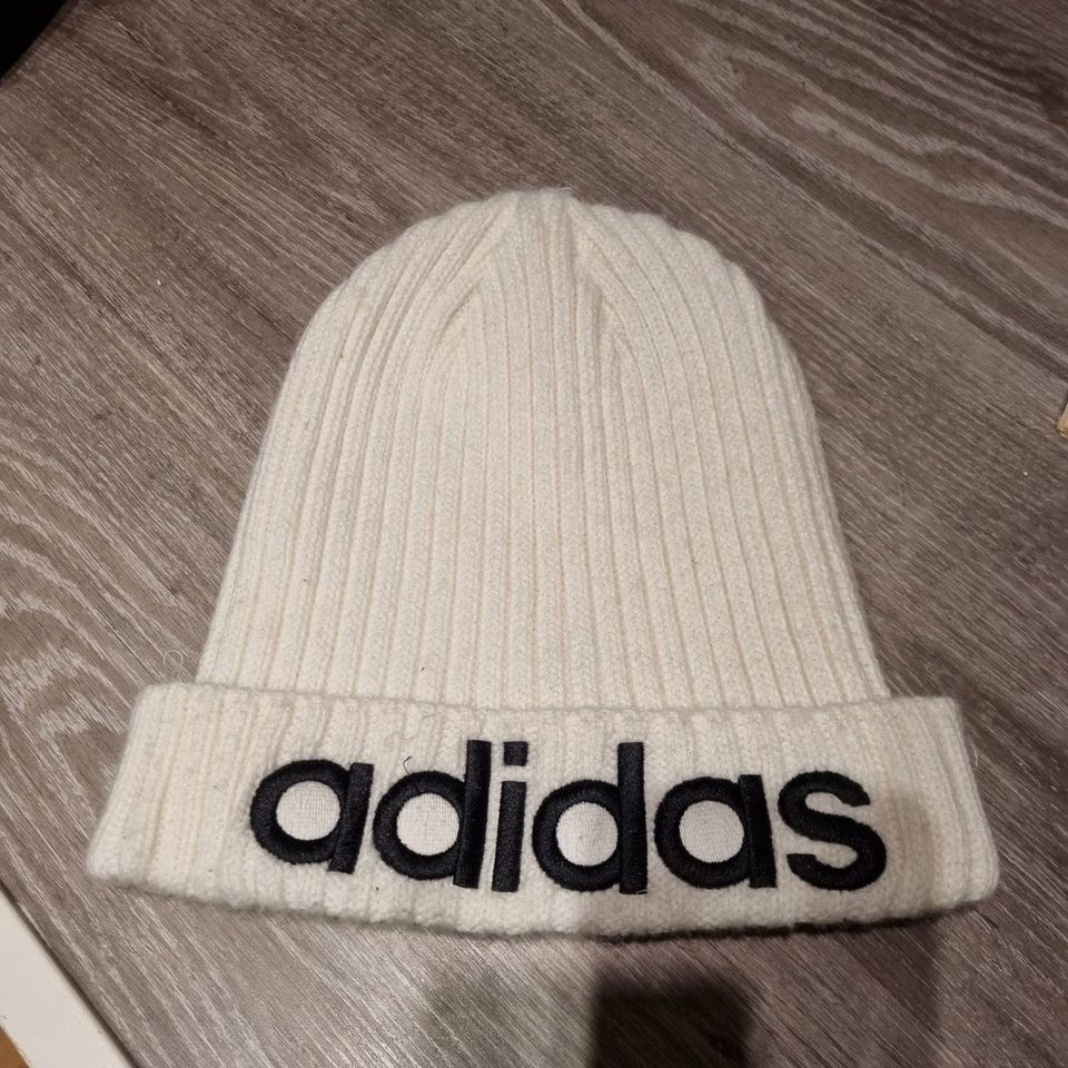 Adidas pipo