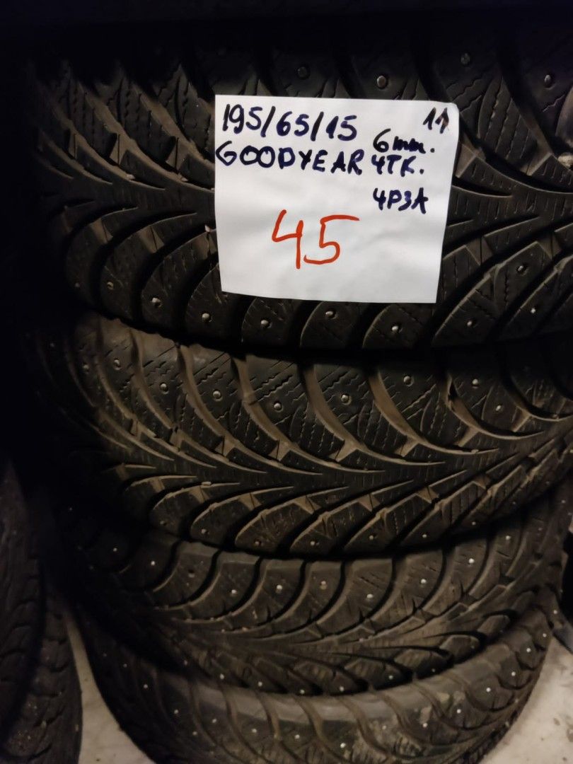 195/65/R15 hyvät käytetyt talvirenkaat Goodyear