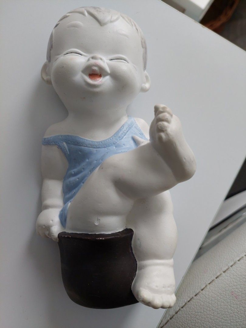 Lapsi potalla, taulu tai WC kyltti, 17 cm, HANDMADE LT