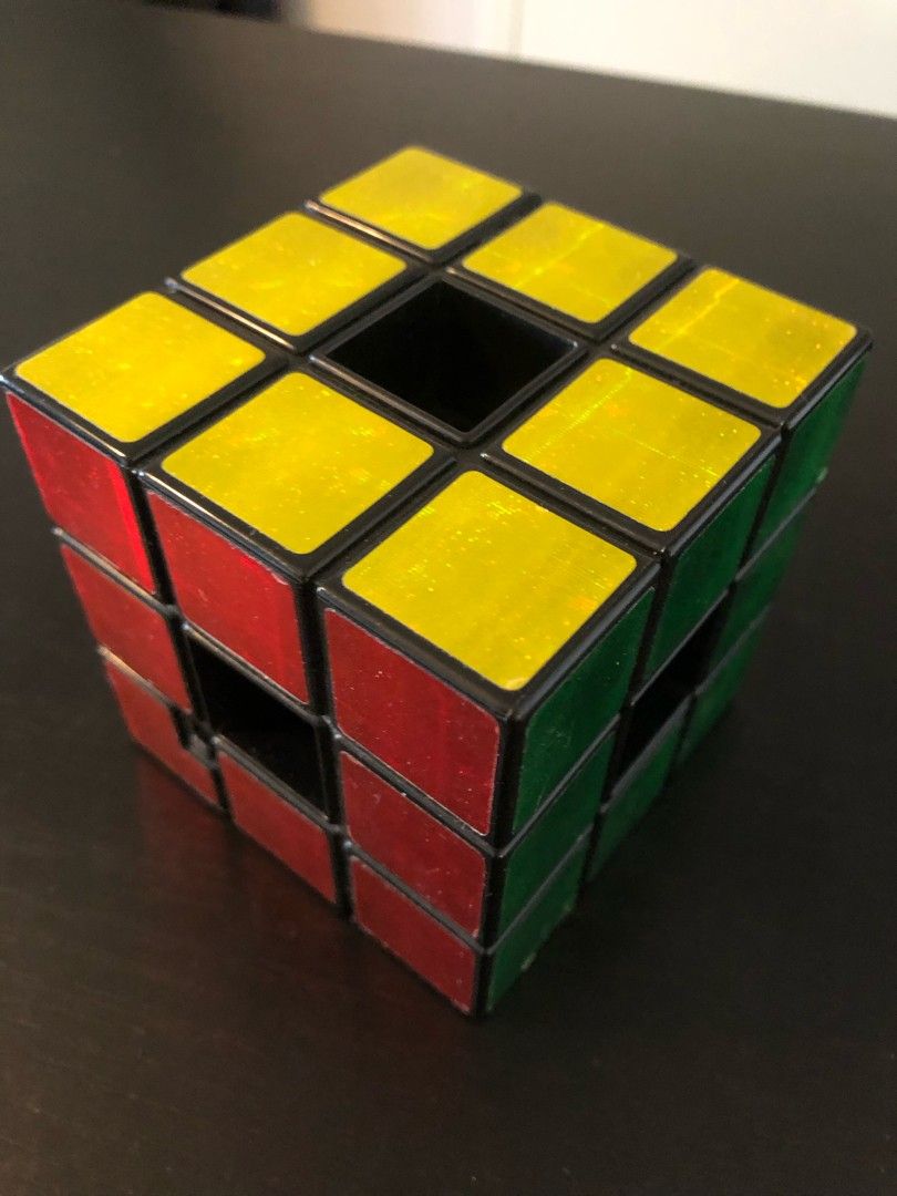 Rubiks revolution Kuutiopeli valoilla ja äänillä