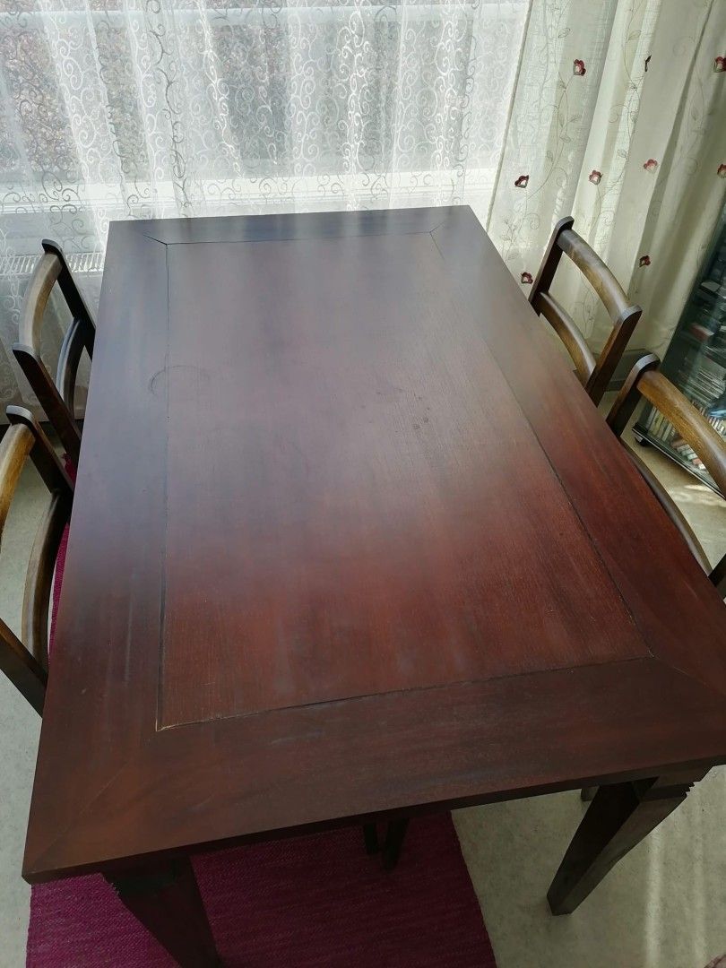 Puinen ruokapöytä ja 4 tuolia