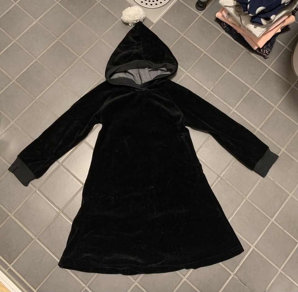 Metsola musta UV suoja mekko, koko 110/116