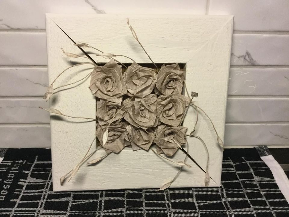 Taulu paperinaru ruusuista koko 24 x 24cm