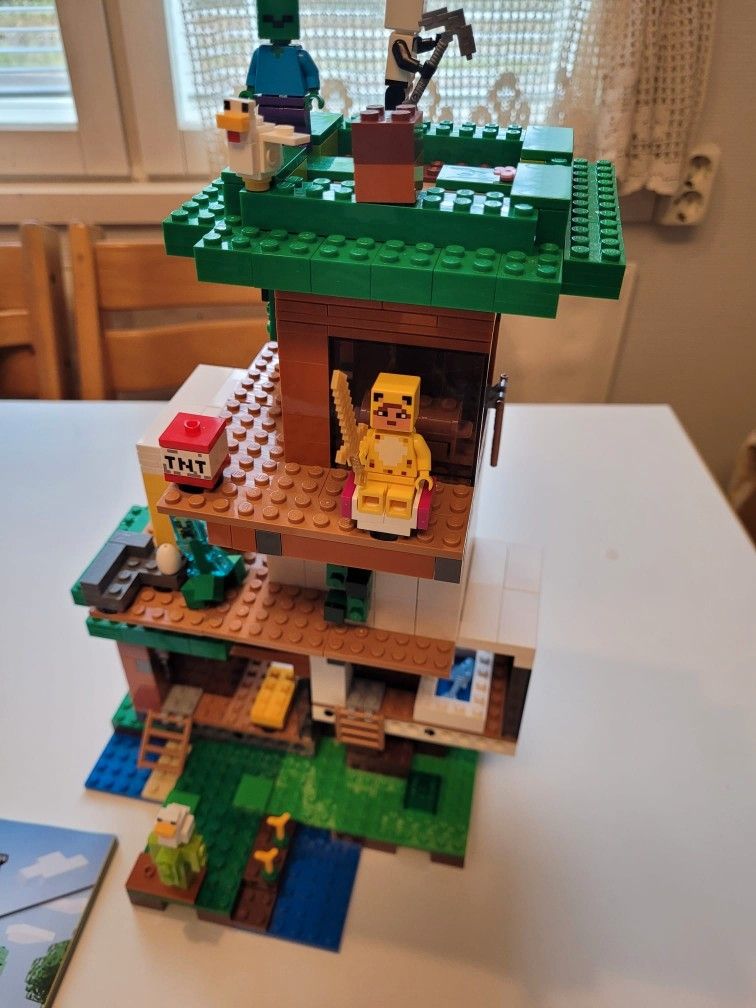 Lego Minecraft 21174 moderni puumaja