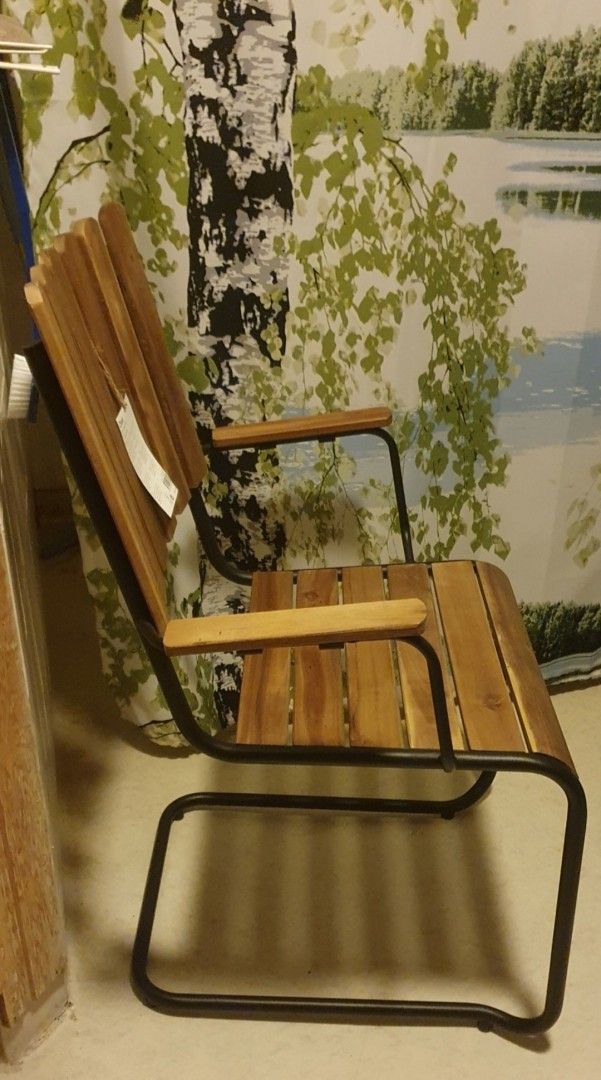 Uusi tuoli akasiaa