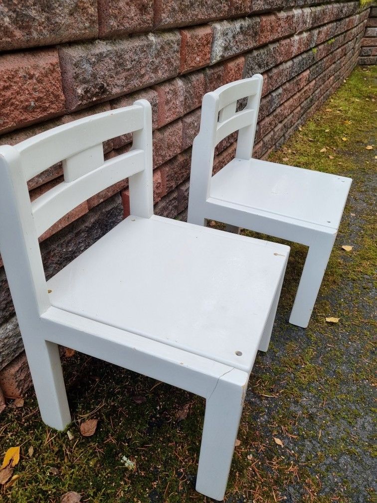 2 kpl lasten tuoleja