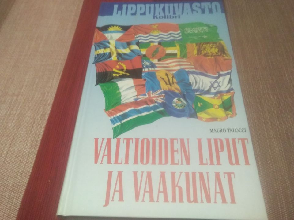 Lippukuvasto. Valtioiden liput ja vaakunat