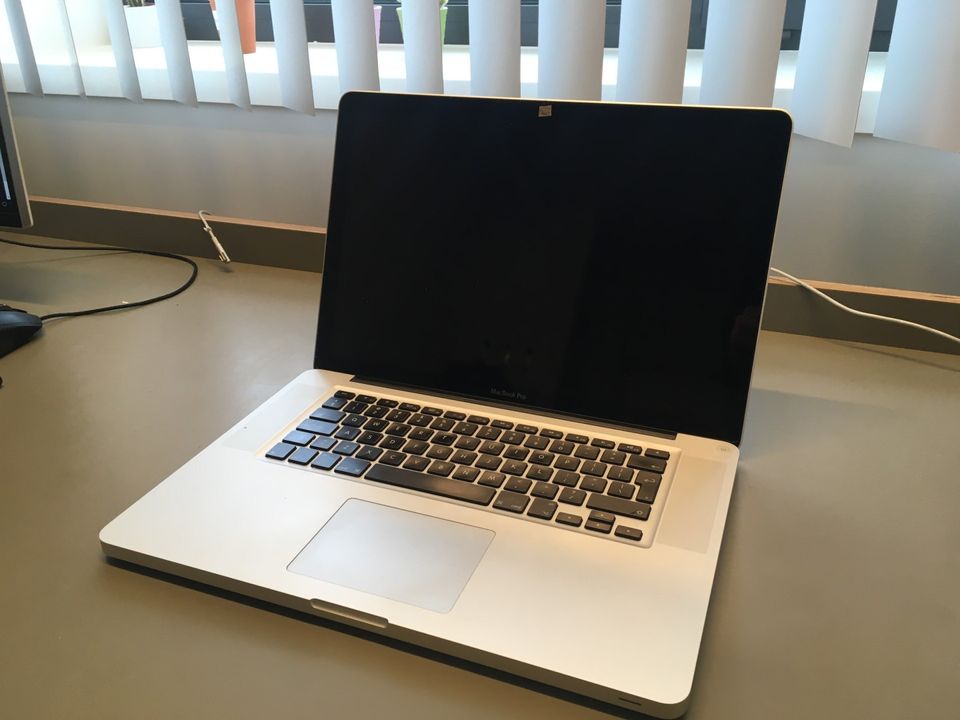 [EI TOIMI] Macbook Pro 15 Inch (Mid 2012) osiksi