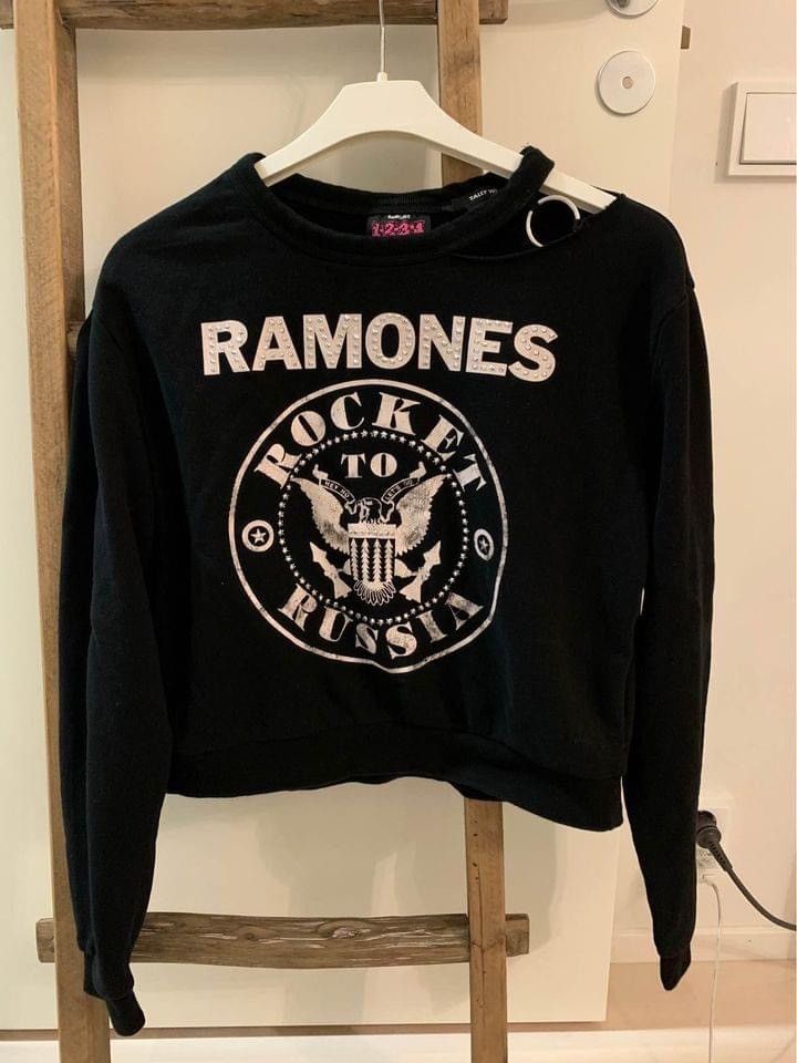 Ramones collegepaita