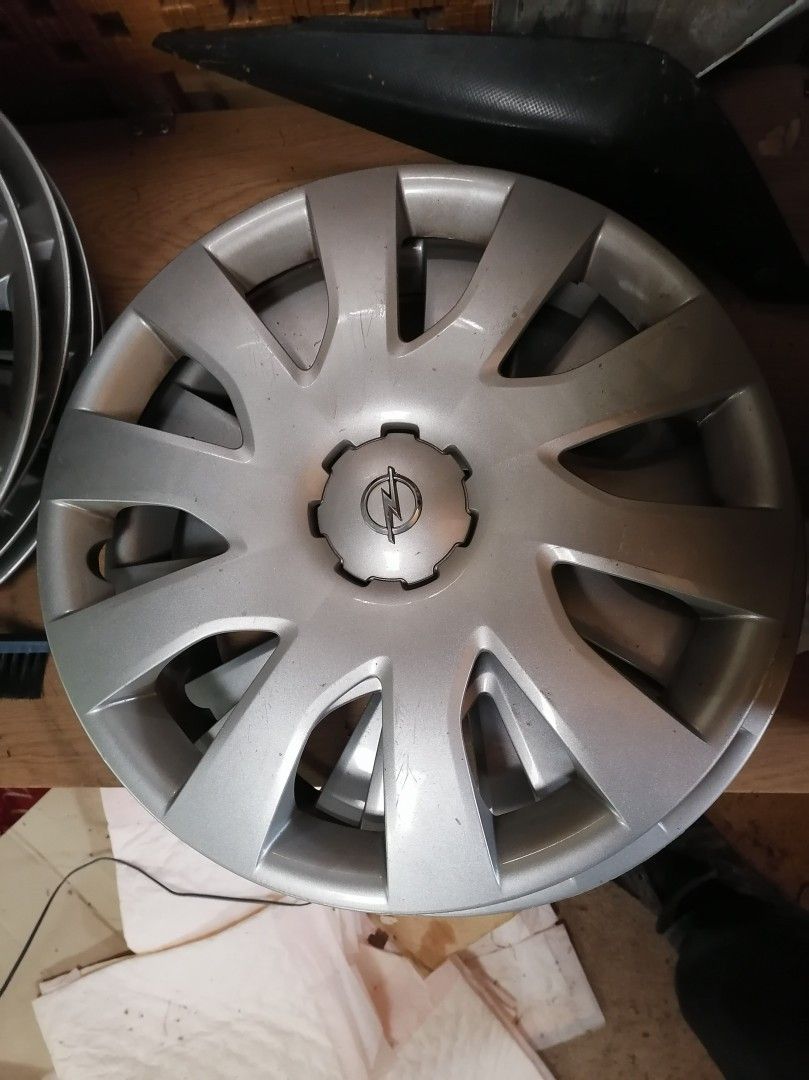 Opel pölykapselit 16"