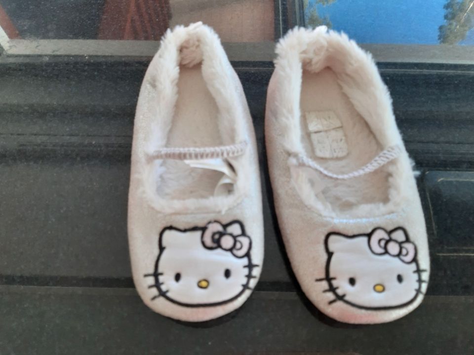 Hello Kitty hopea aamutossut 32-33