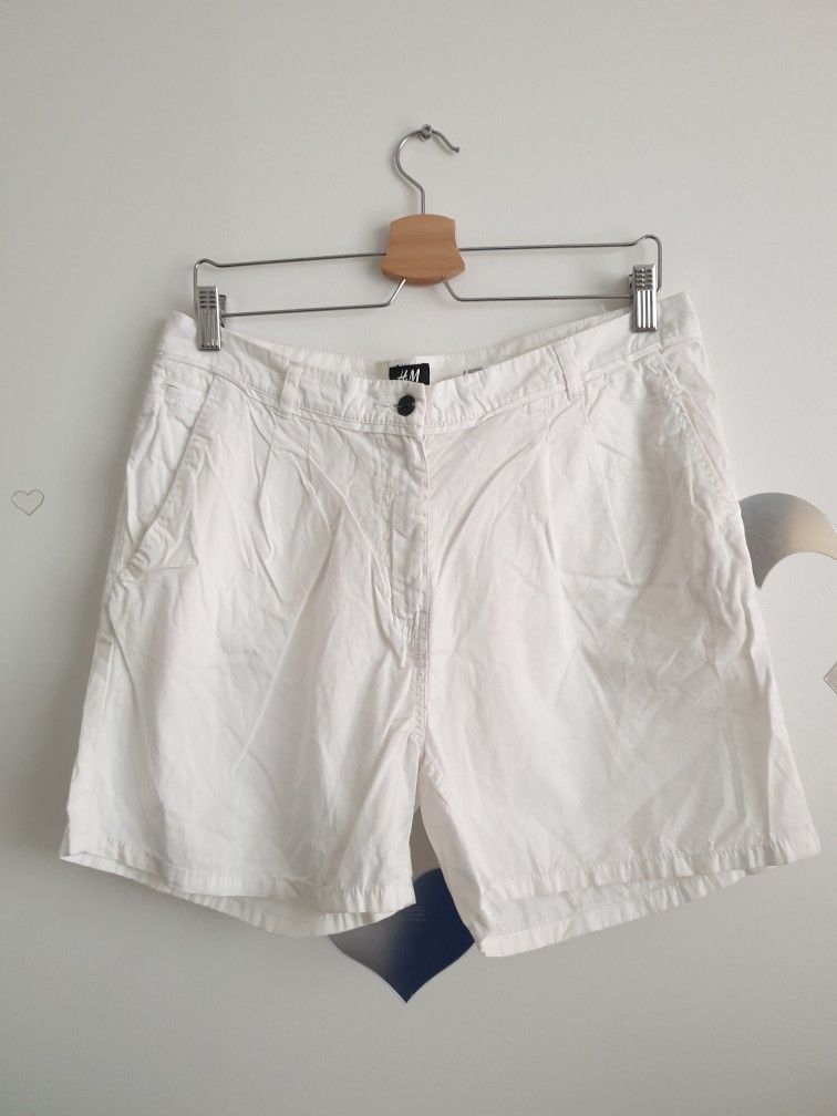 UUSI! H&M! valk-shortsit (koko40)