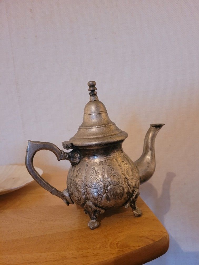 Vanha marokkolainen teekannu