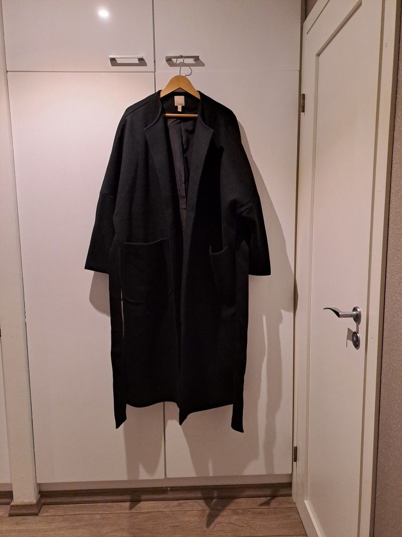 Musta pitkä takki (HM), käyttämätön