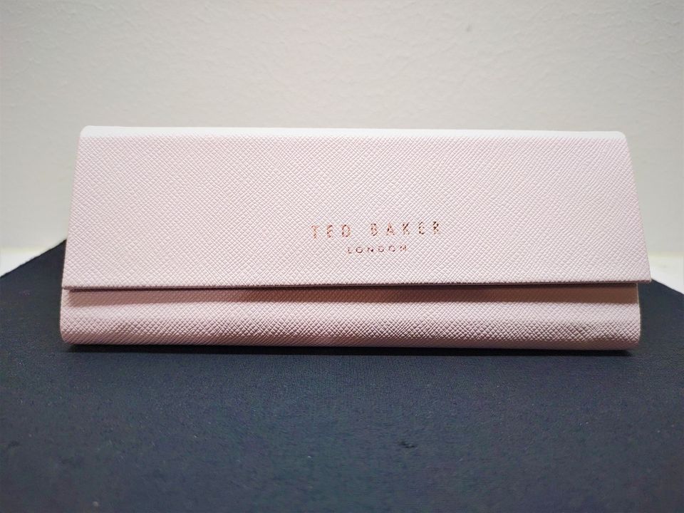 Ted Baker vaaleanpunainen silmälasikotelo, London