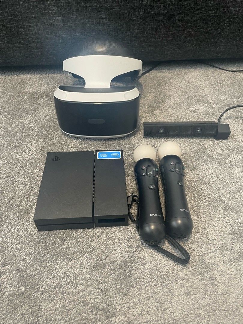 PSVR virtuaalilasit ja Move ohjaimet