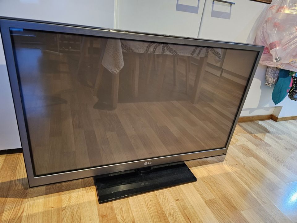 LG Plasma 3D TV 42"